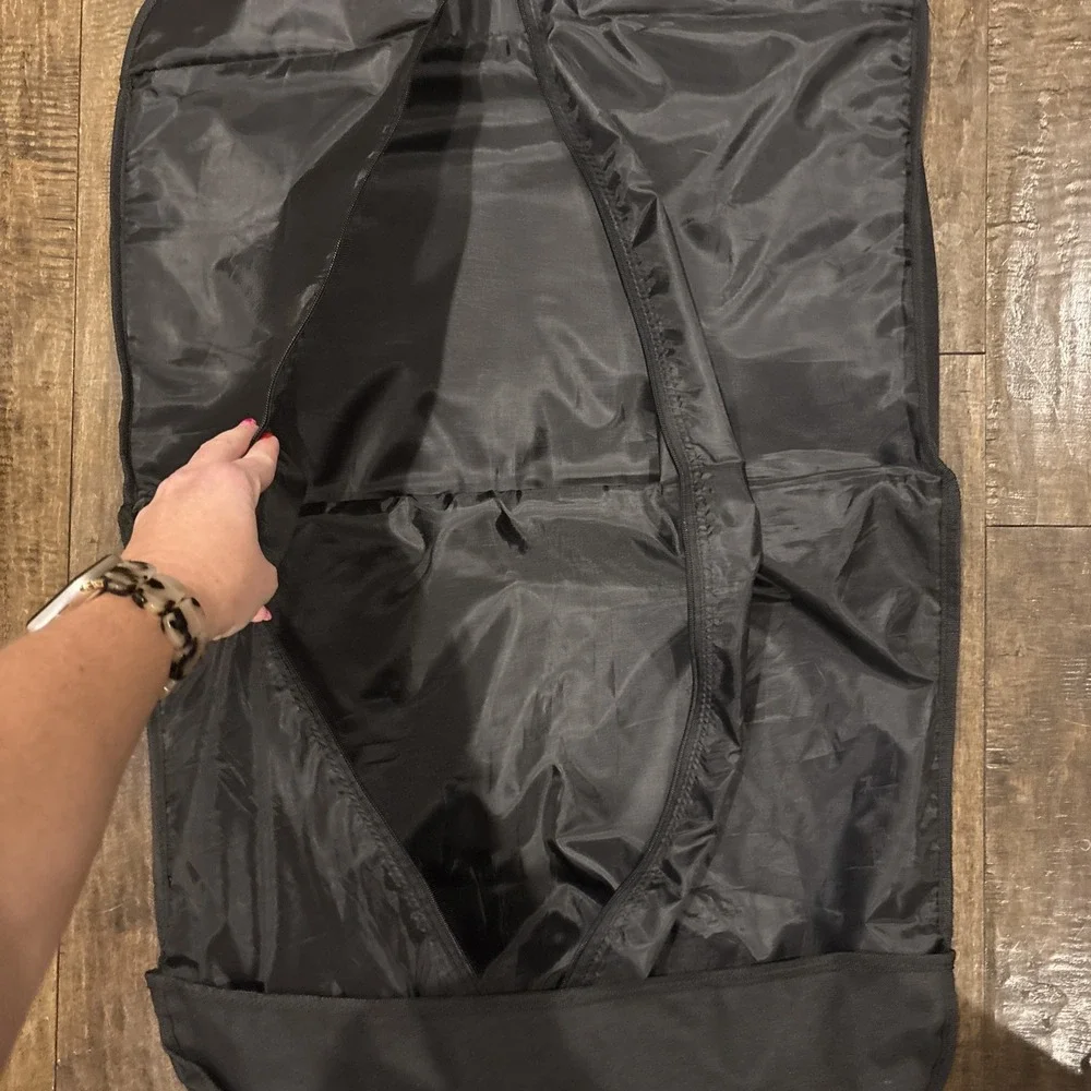 American Tourister Black Suit Garment Bag 22